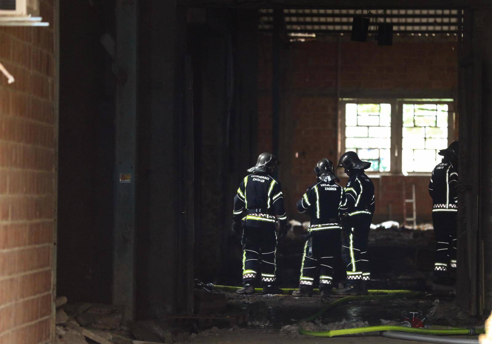 Zagreb: Planuo je krov stare ciglane, vatrogasci na terenu