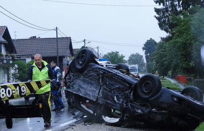 Cesta Zagreb-Sisak: Auto se prevrnuo, četvero ozlijeđenih