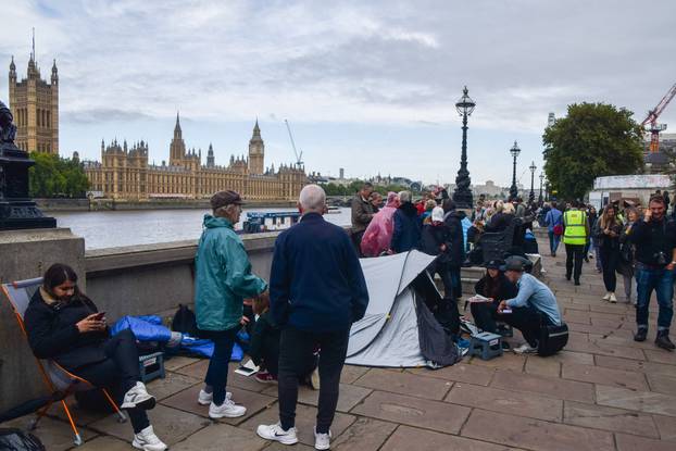 Queen's lying in state queue, London
