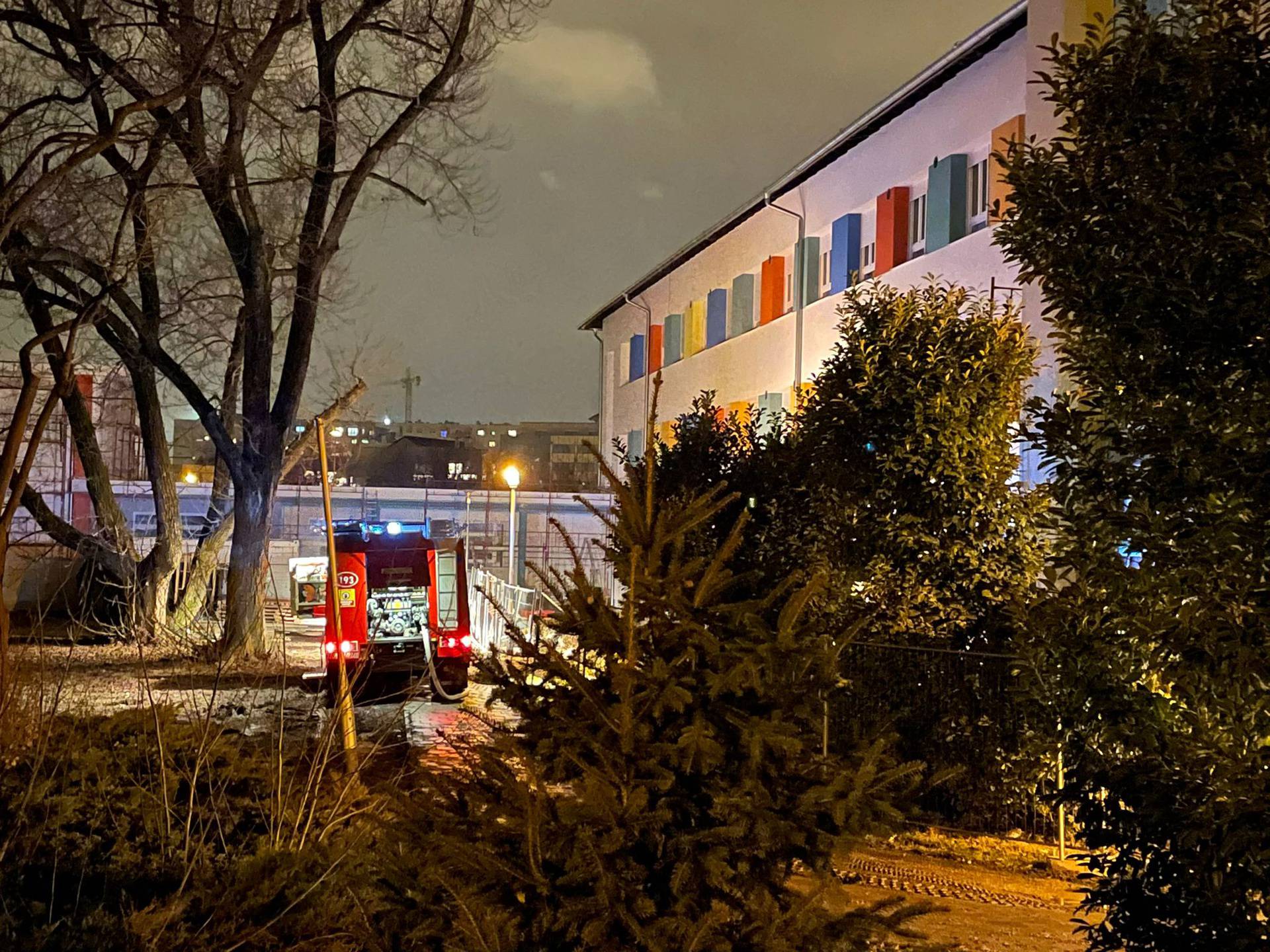 Požar na zagrebačkoj Volovčici: Gorio kontejner pokraj škole