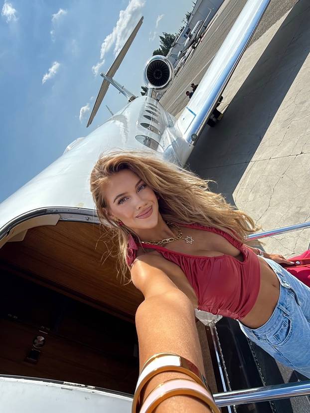 FOTO Pila je tatino pivo pa su joj grudi narasle! 'Savršena' Slovakinja uživala i u Hrvatskoj