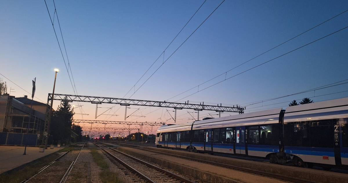 Horror in Demerje: A train ran into a BMW, dragged it 70 meters, the driver (32) was pulled out by firefighters