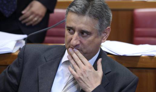 Karamarko: Kad će biti novaca nabavit ćemo kamion broševa