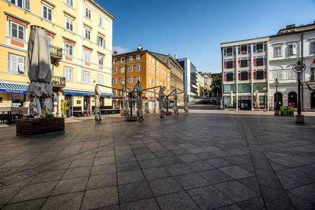 Rijeka: Nakon uvo?enja rigoroznijih mjera je uži centar grada u potpunosti je prazan
