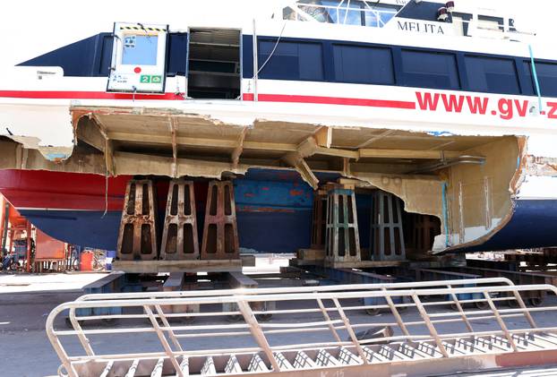 Ošte?eni katamaran Melita dotegljen u šibensko brodogradilište Iskra