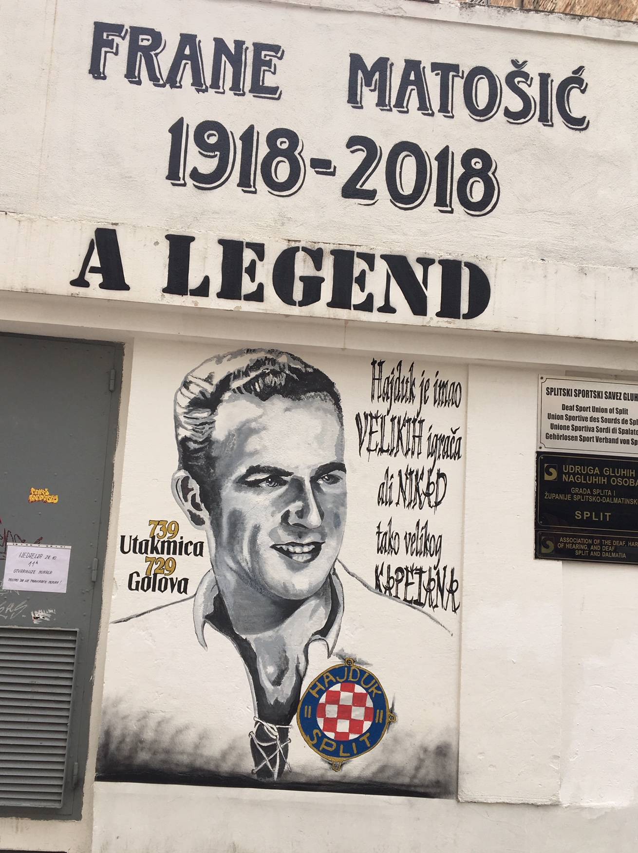 Mural Frani Matošiću, Torcida je položila vijence na tribini...