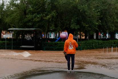 FOTO Katastrofalne poplave u Španjolskoj nakon obilnih kiša i tuče. Najmanje pet ljudi nestalo