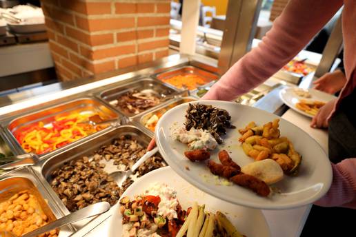 Zaposlenici restorana: Ovo su 'mračne' tajne švedskog stola