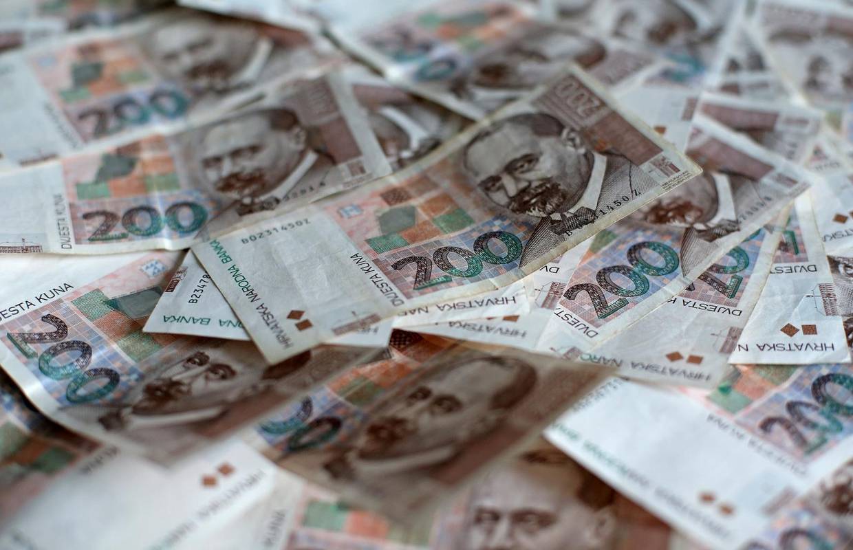 Hrvati u prosjeku imaju 10.560 eura neto financijske imovine