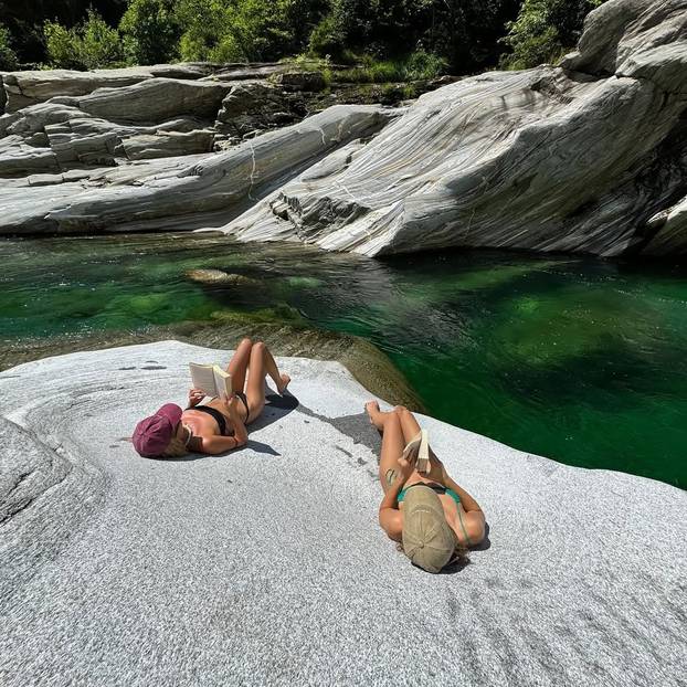 FOTO Nova djevojka Orlanda Blooma voli se fotkati u tangama: Evo kako joj stoje...