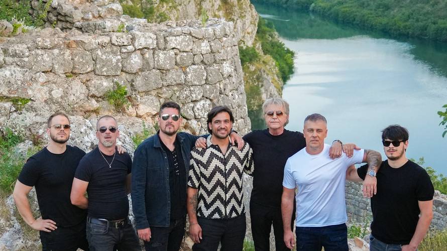 Na mimohodu svirali sat i pol duže od predviđenog: Morali su stati zbog zastoja u prometu...