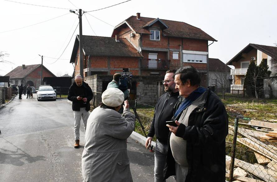 Brčko: U kući u Brčkom policija pronašla 31 dijete, a sumnja se da su bila žrtve trgovine ljudima