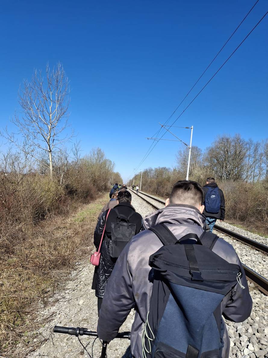 Drama kod Siska! Teretni vlak projurio je kroz crveno! Prema njemu išao vlak pun putnika
