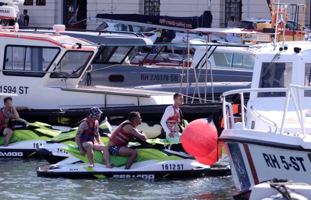 Split: Djelatnici lučke kapetanije u akciji provjere zatekli skupinu turista na jet skijevima bez dozvola