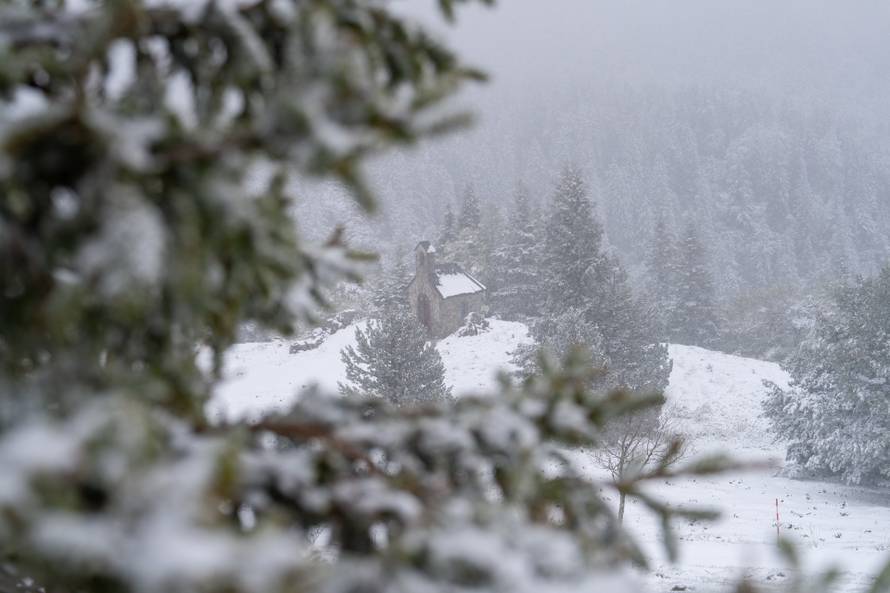 Zavižan: Snijeg pao u Nacionalnom parku Sjeverni Velebit