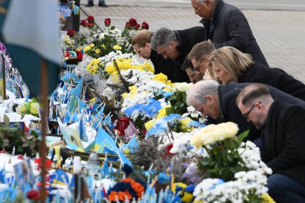 FOTO Plenković zapalio svijeću na obljetnici rata u Ukrajini