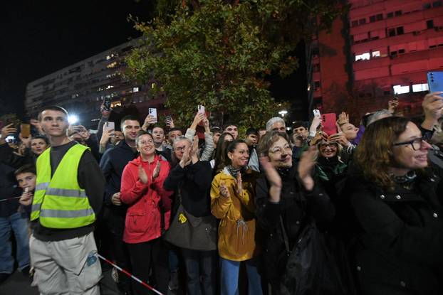 Veliki broj građana u Novom Sadu, dočekuje studente