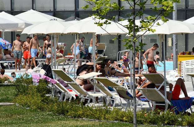 Slavonski Brod: Gradski bazeni na Vijušu pravo su ozvježenje od nepodnošljivih ljetnih vrućina