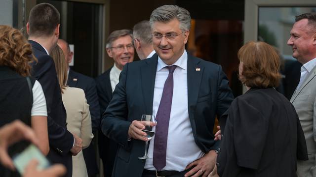 Zagreb: Andrej Plenković stigao je u stožer HDZ-a