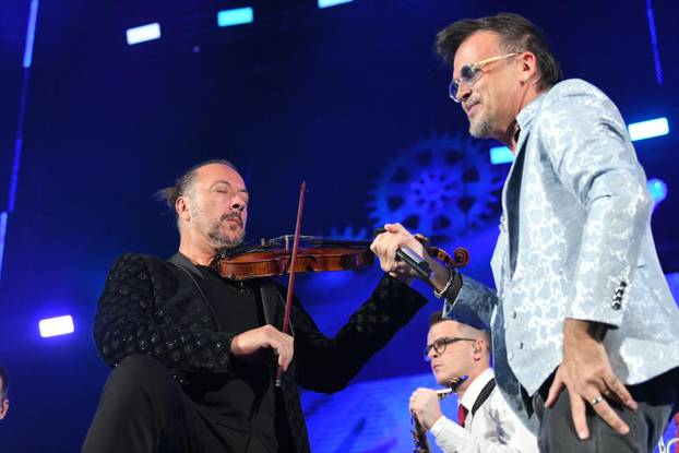 Gibonni drugim koncertom u Beogradu oduševio stajlingom 