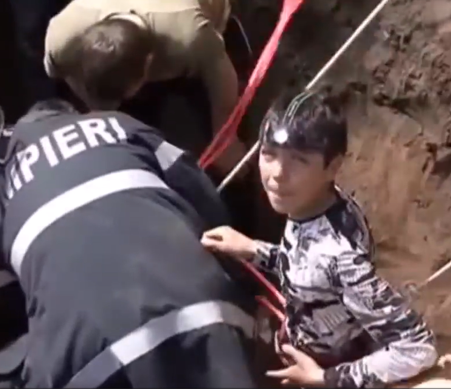 Ušao je u taj bunar kao dječak, izašao je kao muškarac. Malo tko ne zaplače na ovaj video