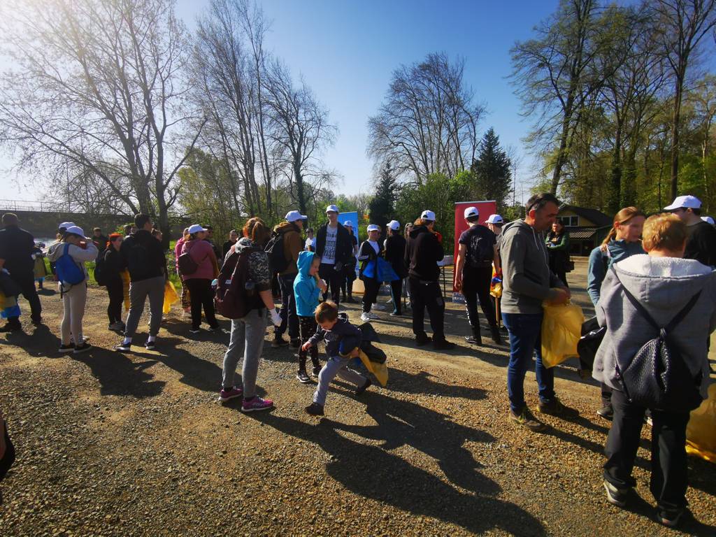 Varaždinci čistili obalu Drave: 'Velik broj ljudi je stiglo, žele pridonijeti očuvanju okoliša'