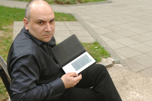 Zagreb: Marko Rakar s Kindleom, ure?ajem za ?itanje elektroni?kih knjiga