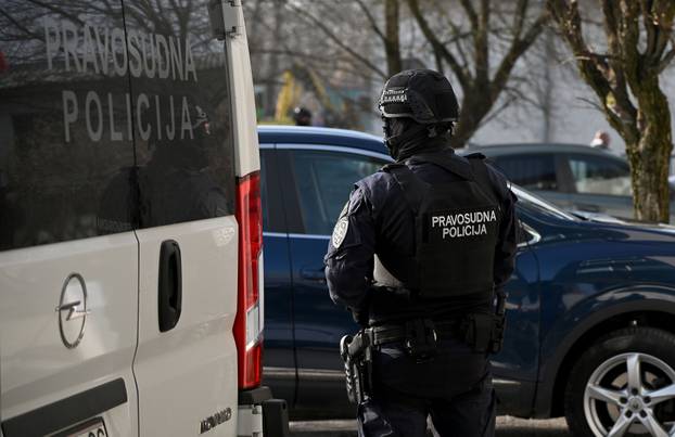 Varaždin: Srđan Mlađan pod jakim policijskim osiguranjem dolazi na Županijski sud