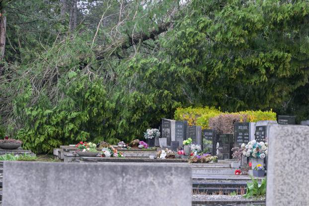 Zagreb: Teško oštećeno gradsko groblje Mirogoj