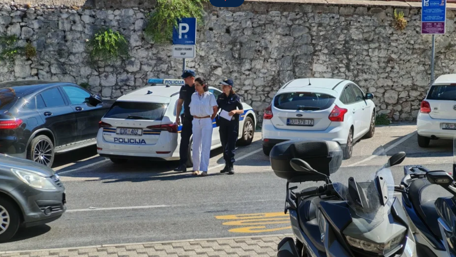 VIDEO Laura iz 'Gospodina Savršenog' s lisicama na rukama odvedena pred DORH