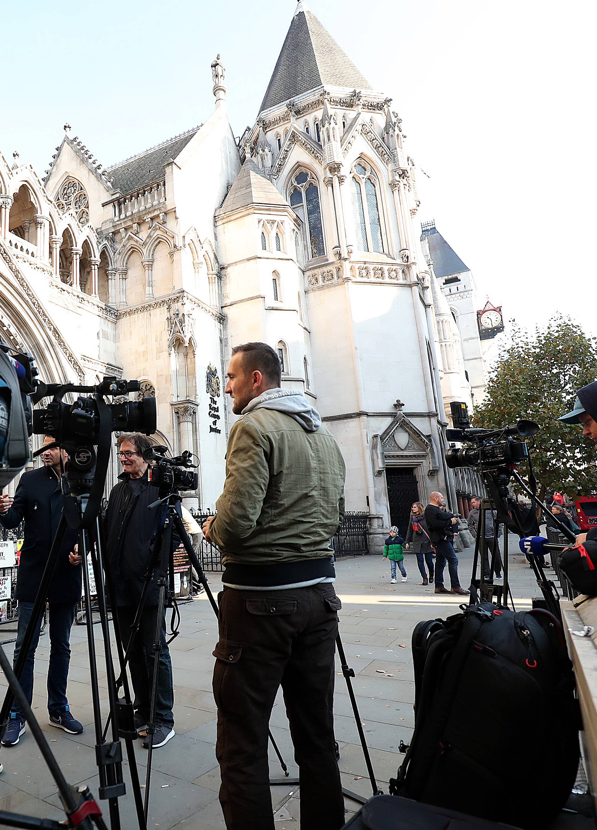 London: TodoriÄ izbjegao novinare i uÅ¡ao u zgradu Visokog suda na sporedni ulaz