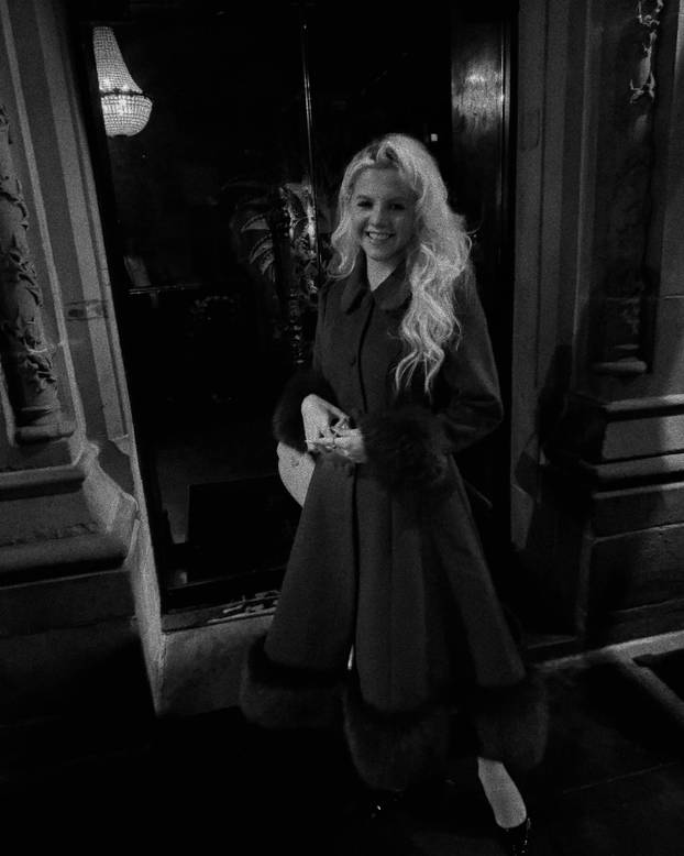 FOTO Mlada ljepotica obožava vintage stil - u retro krpicama donosi seksepil iz 1950-ih