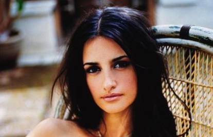 Penelope Cruz razmišlja o posvajanju bebe iz Indije?