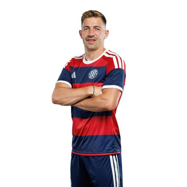 FOTO Hajduk predstavio novi gostujući dres. Navijači složni: 'Sad izgledamo kao Bayern...'