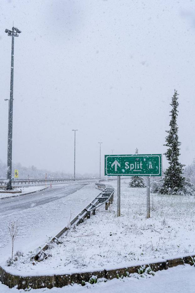Zimski uvjeti na A1 između čvora Perušić i čvora Gospić