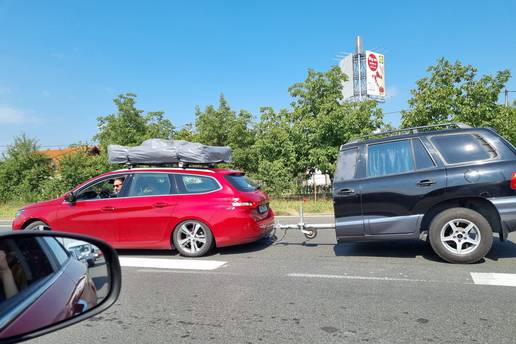 Neobična prikolica kod Lučkog: 'Nijemci su prepolovili auto, ne znam ni kako su to uspjeli'