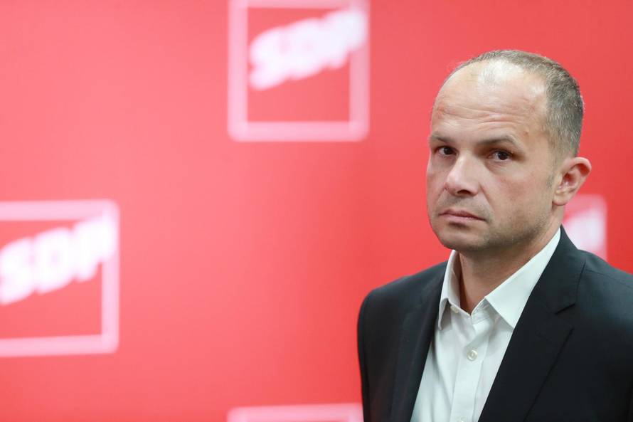 Obradili 70 posto glasova: Grbin ide u drugi krug, još se ne zna drugi kandidat - Ostojić ili Kolar