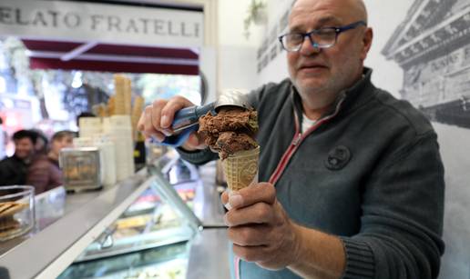 Sladoled do zadnje banjice! Puljani navalili na besplatne kuglice u centru grada