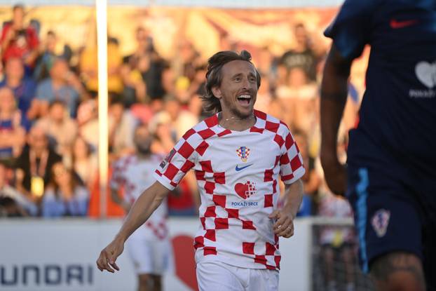 Međusobni okršaj zvijezda Vatrenih u uličnom nogometu održan je u Zagrebu