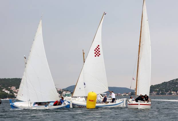 FOTO Čuvari stoljetne tradicije: Drveni brodovi utrkivali se na 'Regati za dušu i tilo' u Betini