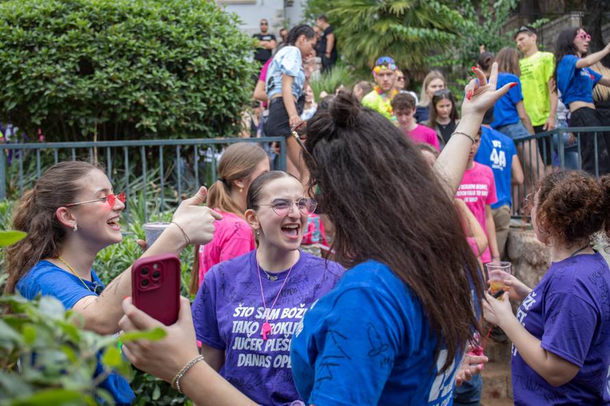 Dubrovnik: Dubrovački srednjoškolci kao i njihovi vršnjaci diljem Lijepe naše slave kraj škole