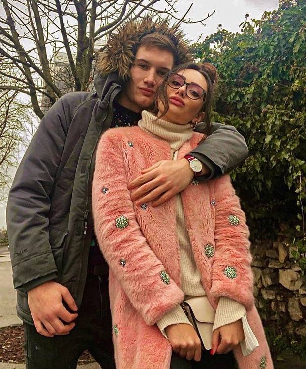 FOTO Bombarderu Tinu zanosna Slavonka najveća je podrška na tribinama: 'Ljubav. Sreća. Sve'