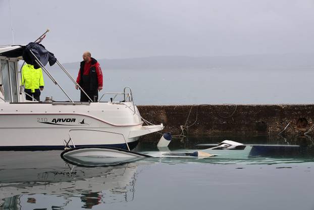 Kaštela: Sanacija štete od posljedica jakog juga i plime
