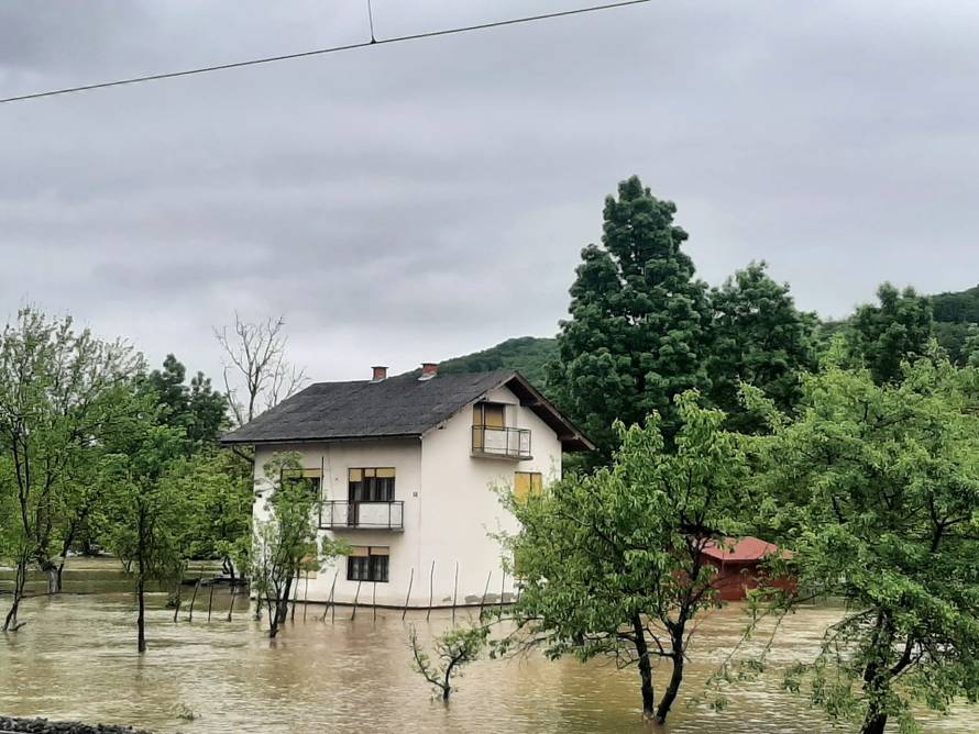 VIDEO Raste vodostaj Krke! Zbog opasnosti evakuirani ljudi: U Zagorju čak 57 klizišta..