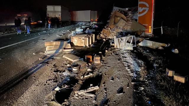 VIDEO Detalji nesreće kod Karlovca: Čudom su preživjeli, stvorila se kilometarska kolona