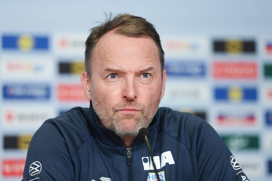 Sigurdsson o&scaron;tro: Stavili su nas u bus kao zale&dstrok;enu piletinu. Recite kad mogu oti&cacute;i odavde