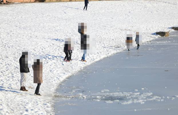 FOTO Kae s glavom: 'Hodali su zaleđenim Jarunom. Policija je bila i potjerala djecu i roditelje'