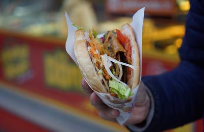 EU parlament odbio zabraniti kebab, presudila su tri glasa