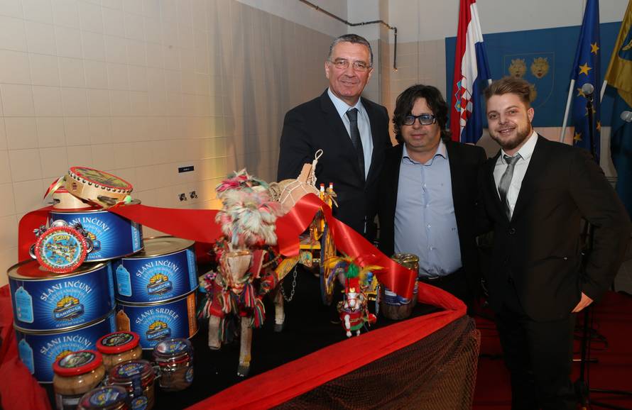 Talijan prerađuje ribu u Muću: "Od jezika teža je birokracija"