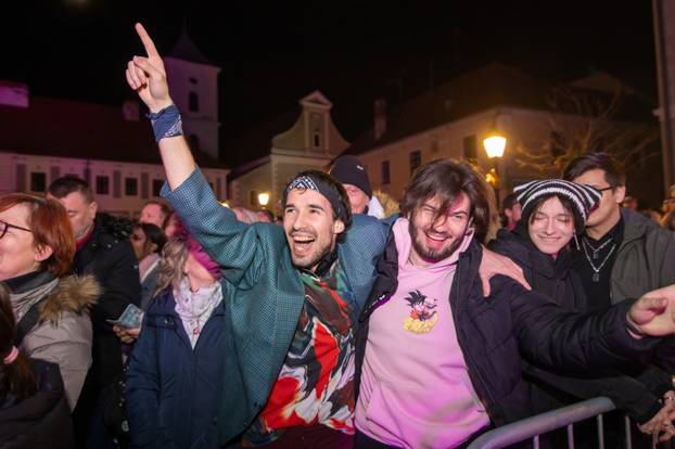 Osijek: Doček nove 2024. godine na Tvrđi uz Parni valjak